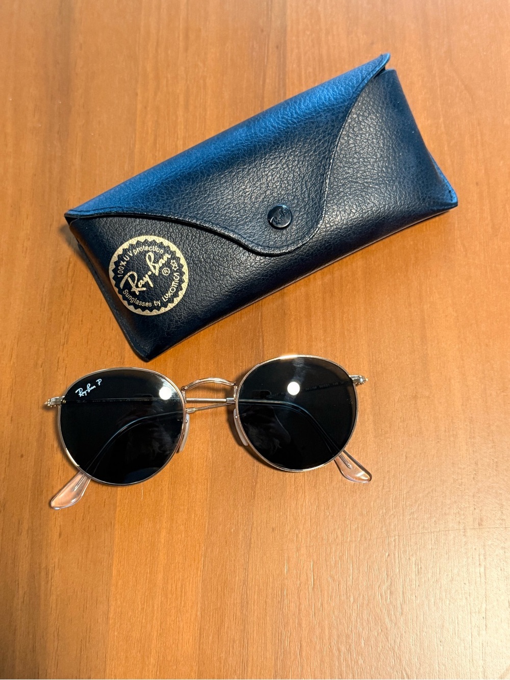 Polarized Ray-Ban Round Metal Gold Frame Sunglasses with Black Lenses